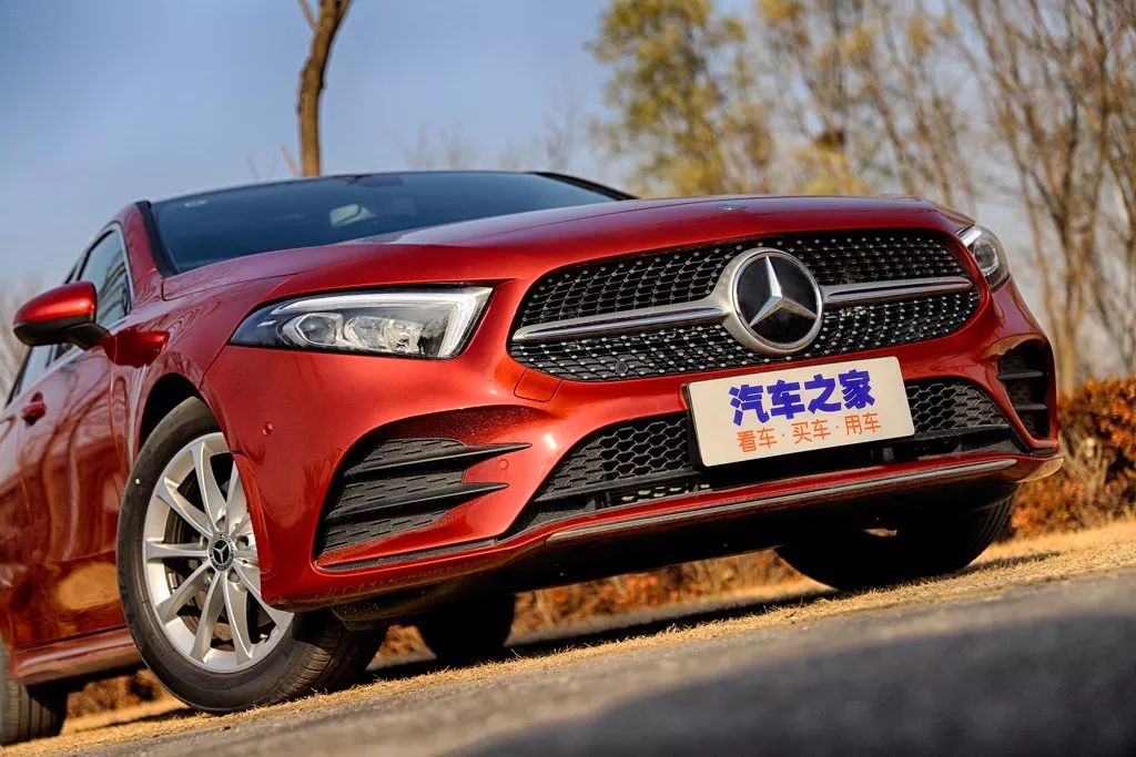 {賭馬}(最新款奔驰30万元左右)